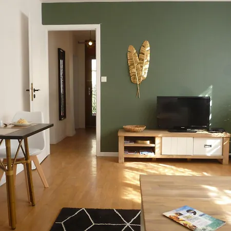 4 Clarence App Avec Parking Hyper Centre *