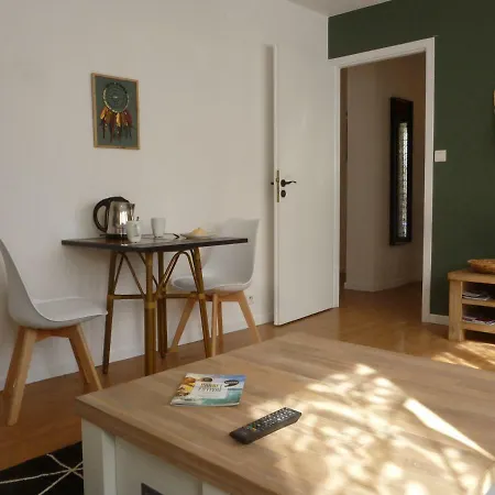 4 Clarence App Avec Parking Hyper Centre *