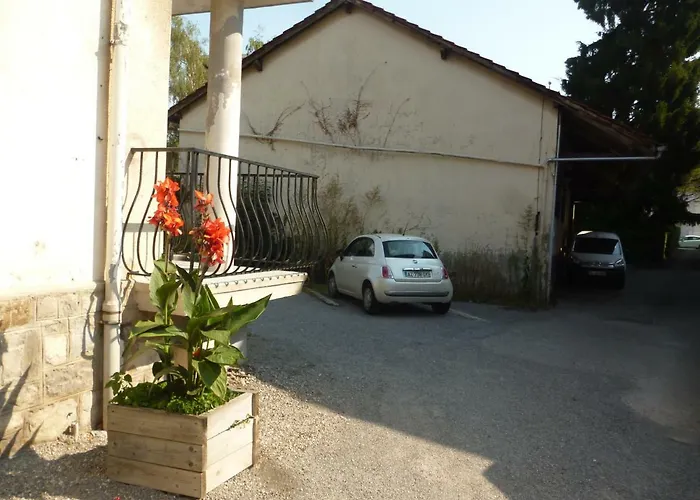 4 Clarence App Avec Parking Hyper Centre *